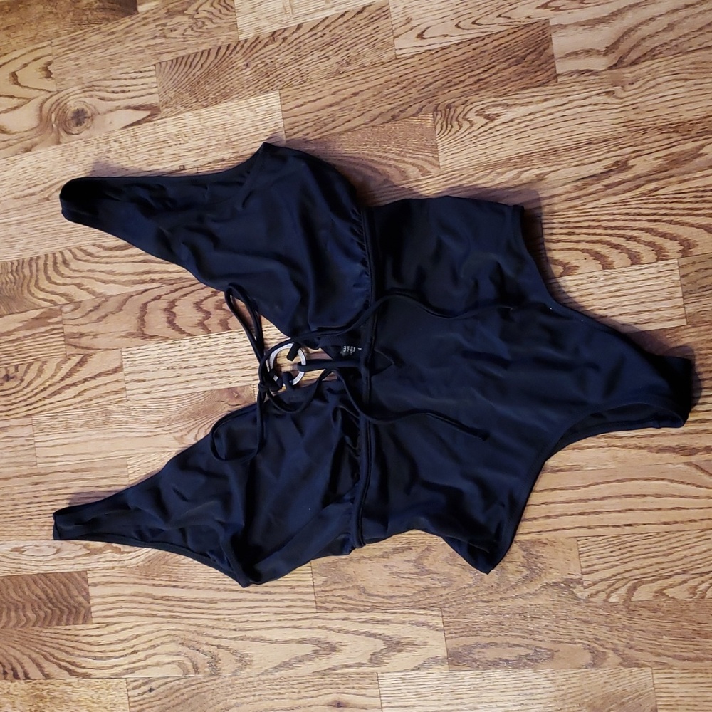 (L) Guess Los Angeles California Beachwear Pool Resort Vacation Beach